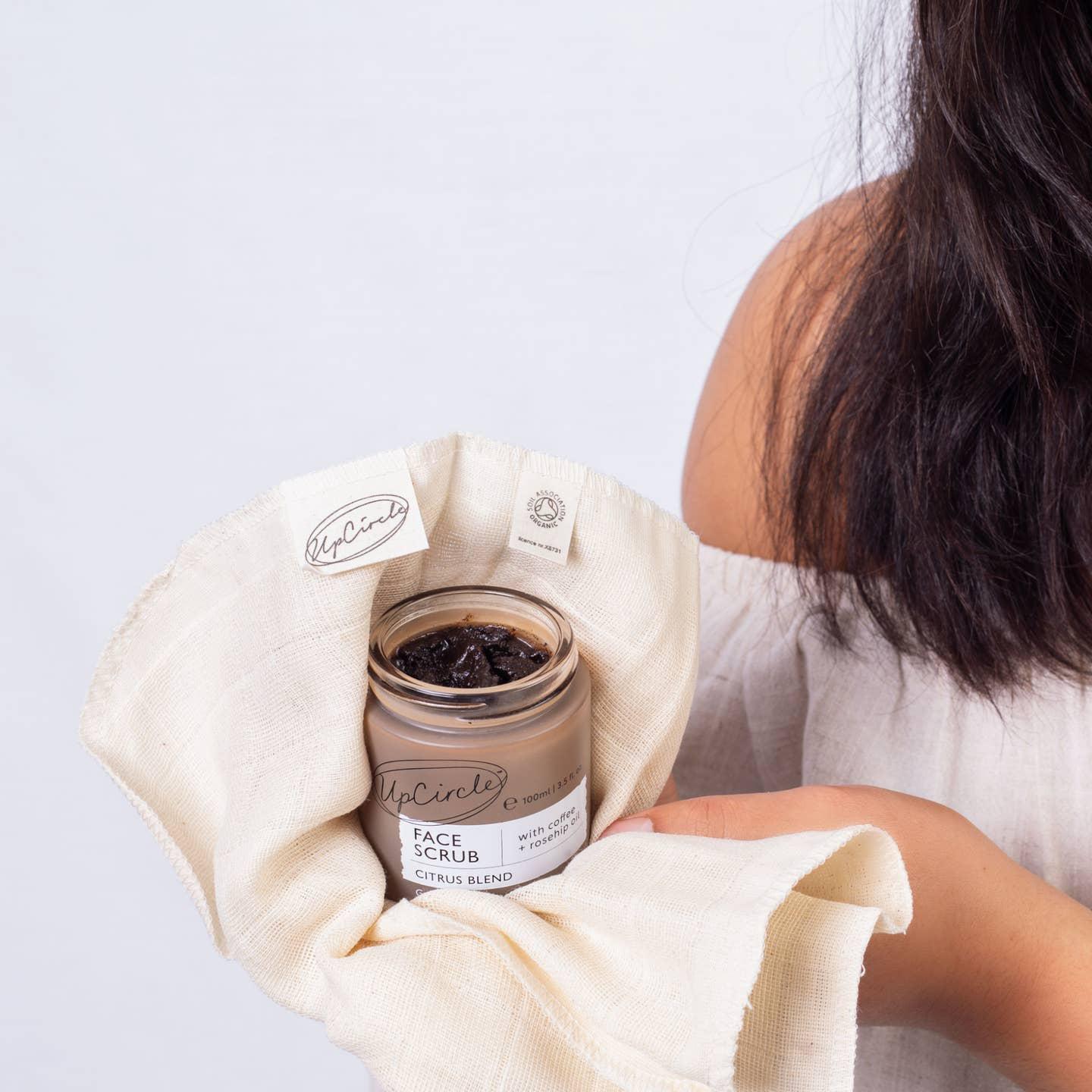 Prirodni piling za lice s kavom & citrusima - UpCircle - slika 3