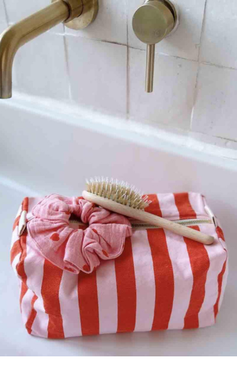 Vic toaletna torbica Stripes Tomato / Candy Pink - Rose in April