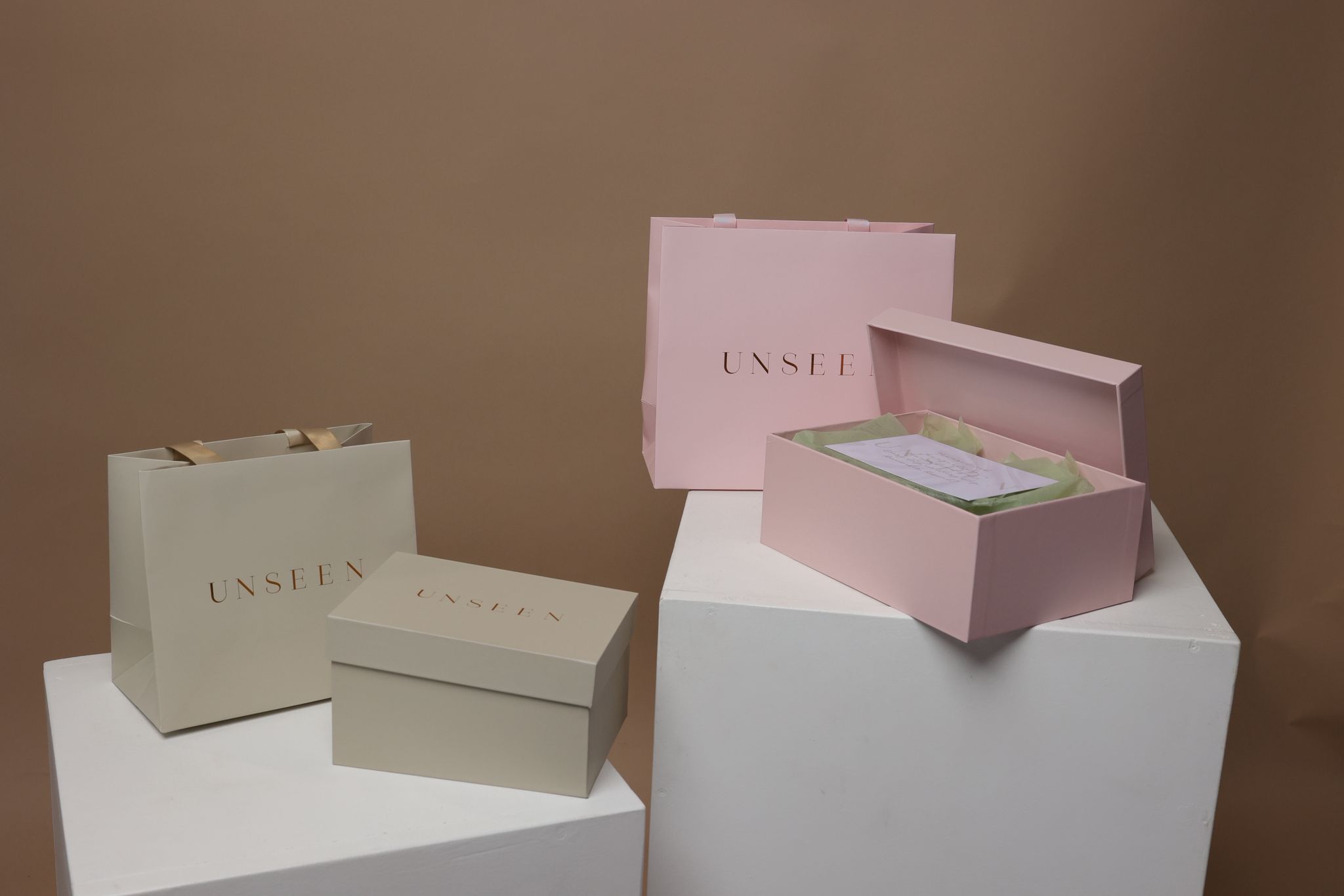 Summerish Gift Box by UNSEEN — mali luksuz za ljeto. - slika 2