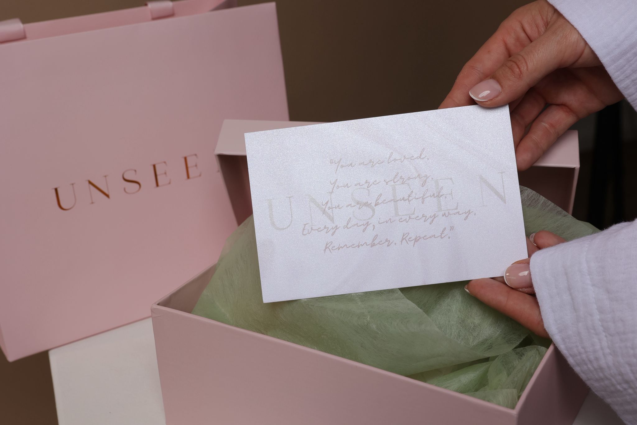 Summerish Gift Box by UNSEEN — mali luksuz za ljeto. - slika 3