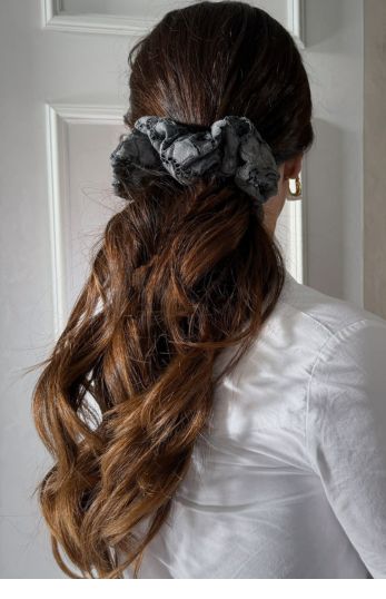 Grey XL Lace scrunchy – UNSEEN
