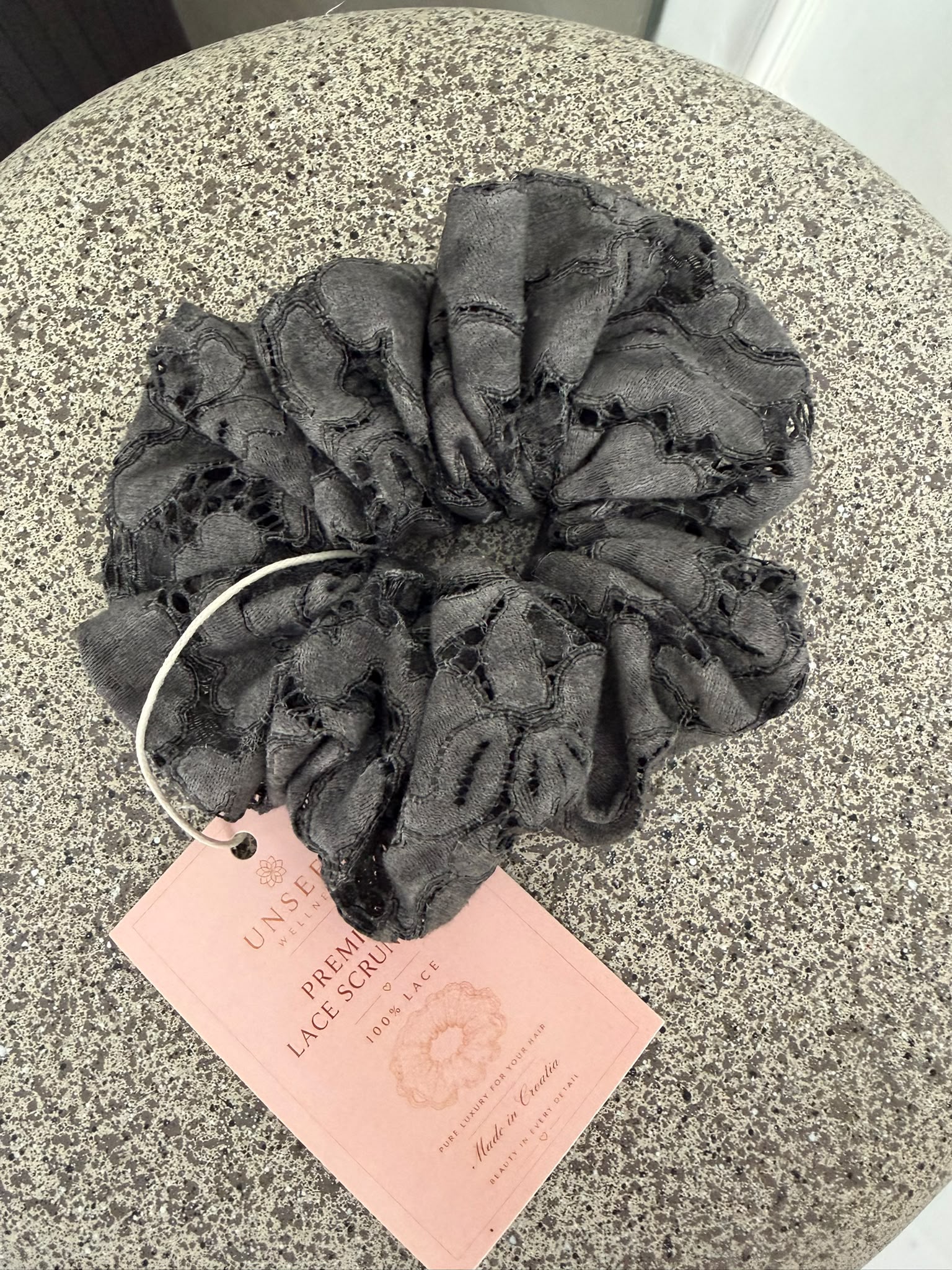 Grey XL Lace scrunchy - slika 2