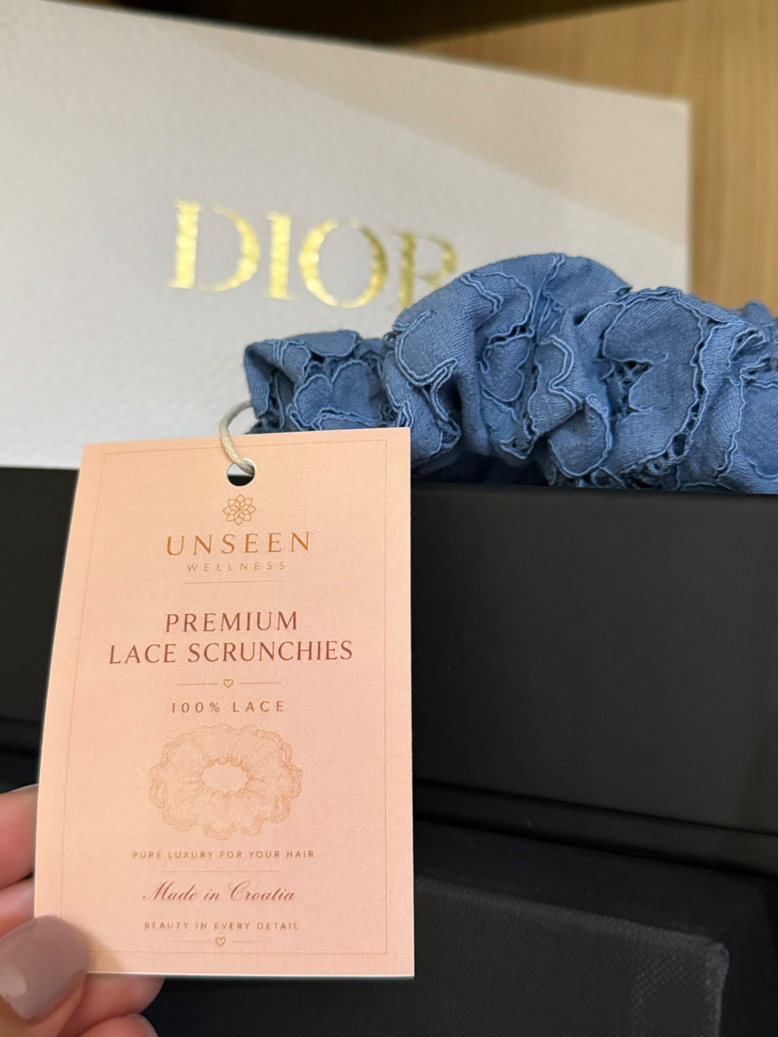 Baby blue Unseen XL Lace Scrunchie  - slika 5