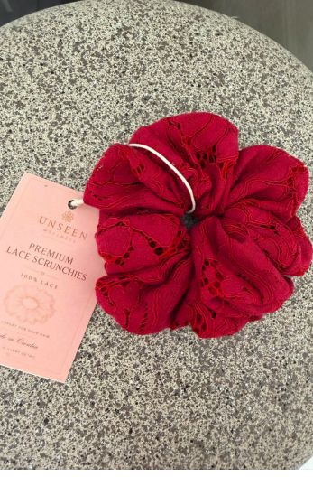 Red lace Scrunchie XL – UNSEEN