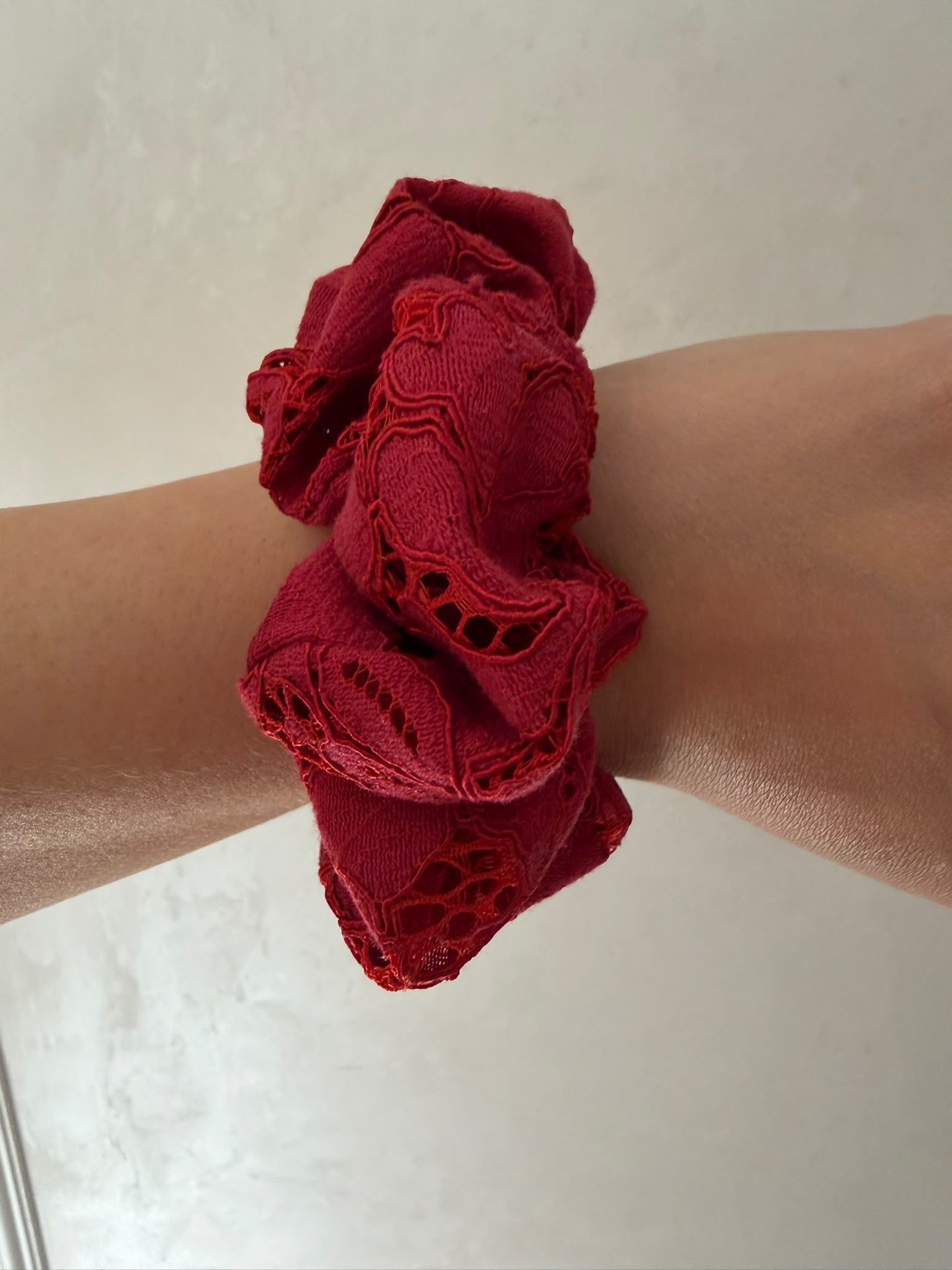 Red lace Scrunchie XL - slika 4